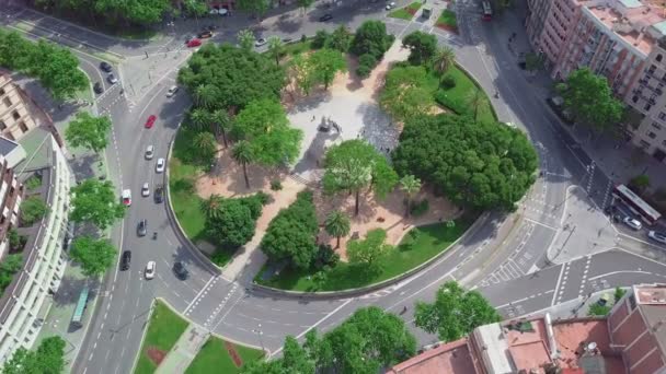 Luftbild de espa a in barcelona, Spanien. Kreisverkehr Stadtverkehr, Draufsicht. 4k-Video — Stockvideo