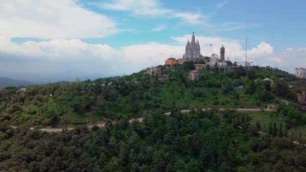 Skyline aéreo de Barcelona a partir da montanha Tibidabo — Vídeo de Stock