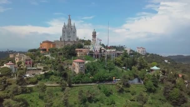 Barcelona timelapse a Tibidabo-hegyre nyílik. Katalónia, Spanyolország. — Stock videók