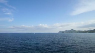 Yatlar. Mallorca Adası. Bulutlar haddeleme. Timelapse.