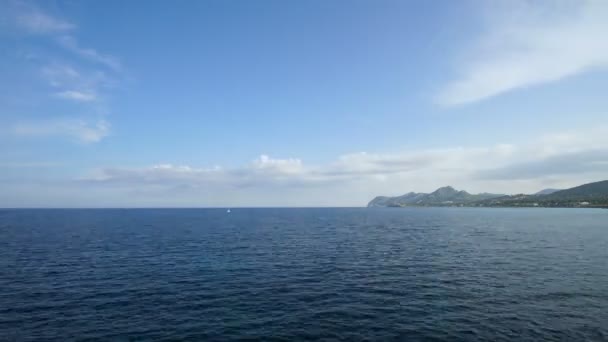 Yacht. Isola di Maiorca. Nuvole rotolanti. Timelapse . — Video Stock