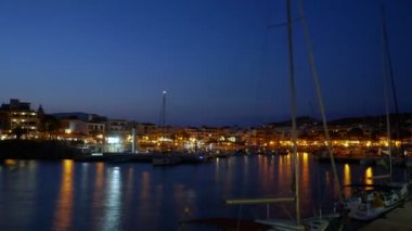 4 k zaman atlamalı kümülüs bulutlar dağlar Cala Ratjada Mallorca sahili üzerinde üzerinde