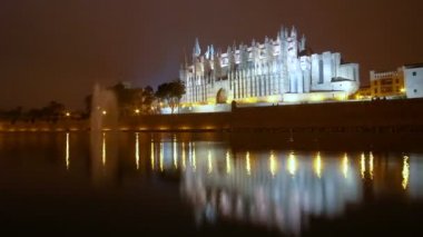 Palma de Mallorca yansıma Balear Adaları, su üzerinde Mayorka'da timelapse, Cathedral ve la Seu
