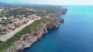 Hava manzara, güzel bay, Cala Mandia ile harika bir turkuaz deniz, Porto Cristo, Majorca, İspanya