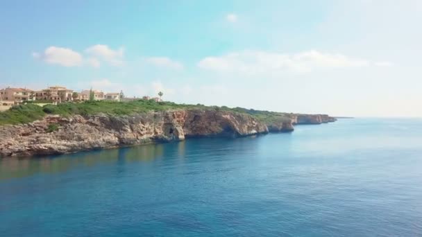 Paysage aérien de la magnifique baie de Cala Mandia avec une merveilleuse mer turquoise, Porto Cristo, Majorque, Espagne 