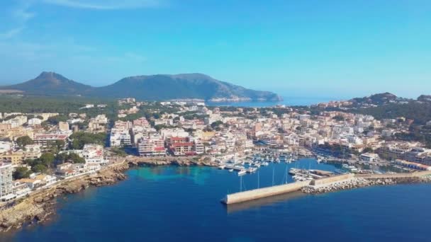 Navio de cruzeiro navegando através do mar Mediterrâneo - Imagens aéreas — Vídeo de Stock