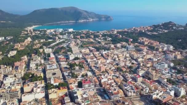 Vista aérea. Cala Ratjada na costa de Maiorca — Vídeo de Stock