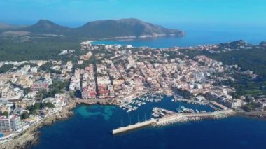 Havadan görünümü. Cala Ratjada Mallorca Sahil üzerinde