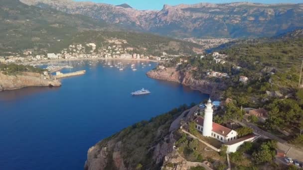 Puerto de Sóller vista aérea, Mallorca. Mar Mediterráneo . — Vídeos de Stock