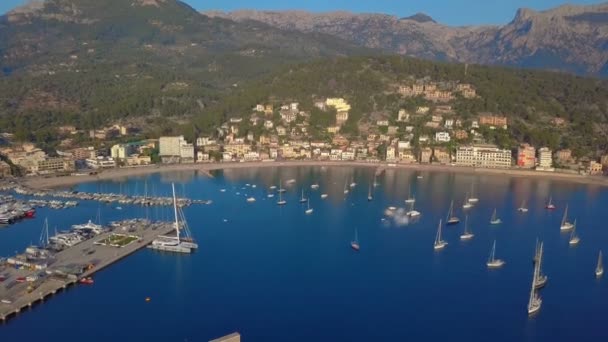 Port de Soller luchtfoto, Mallorca. Middellandse Zee. — Stockvideo