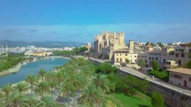 Gezinti ve Palma de Mallorca için yapılan Mayorka Katedrali havadan görünümü