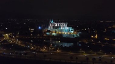 Catedral de Santa Maria de Palma de Mallorca geceleri hava fottage