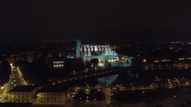 Catedral de Santa Maria de Palma de Mallorca geceleri hava fottage
