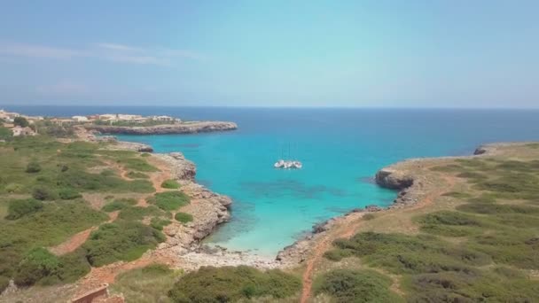 Tropikal Ionian Yunanistan Blue Lagoon Island Hava 4k seyahat video. Okyanus deniz orman sahil sahil, su, yat tekne — Stok video