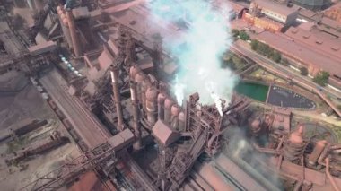 Endüstriyel boru emisyon atmosfere. Semt borular, üstten görünüm