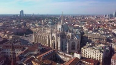 Duomo di Milano 'nun hava manzarası, Galleria Vittorio Emanuele II, Piazza del Duomo