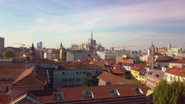 Luchtfoto van Duomo di Milano, Galleria Vittorio Emanuele II, Piazza del Duomo — Stockvideo