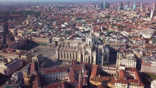 Milan İtalya katedral kubbe hava dron görüntüleri görünümü — Stok video