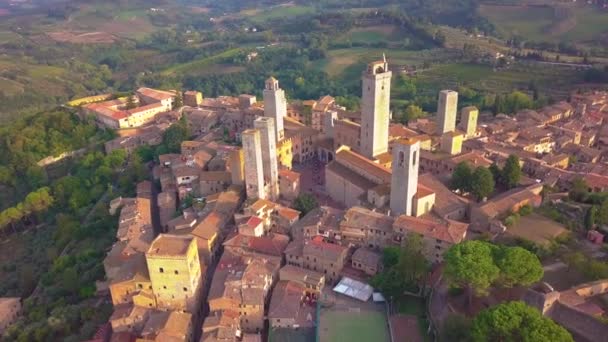 Imagens aéreas de drones da maravilhosa aldeia de San Gimignano. Património Mundial da Unesco. Toscana, Itália — Vídeo de Stock