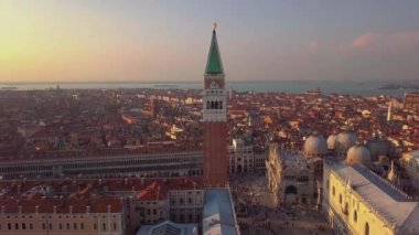 Hava yörünge üzerinde san marco meydanında gündoğumu Venedik İtalya