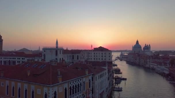 Aerial view of Venice. Scenic video taken at sunrise. — Stock Video