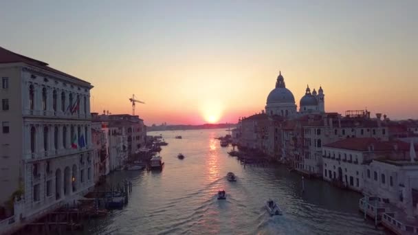 Aerial view of Venice. Scenic video taken at sunrise. — Stock Video