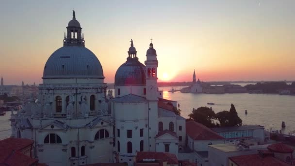 Letecký pohled na Benátky, Itálie, Santa Maria della Salute — Stock video