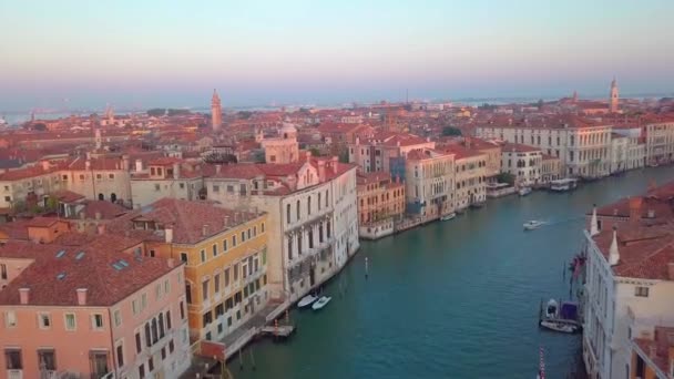 Canal en Venecia, Italia desde el dron — Vídeo de stock