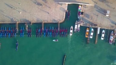 Kanal tekneleri ve köprüler Venedik, İtalya ile havadan görünümü