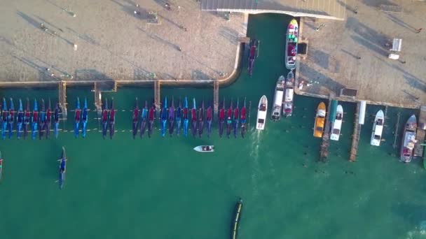 Flygfoto över kanalerna med båtar och bryggor i Venedig, Italien — Stockvideo