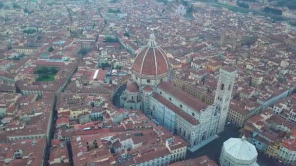 Flygfoto på staden och katedralen Santa Maria del Fiore. Florens, Toscana, Italien — Stockvideo