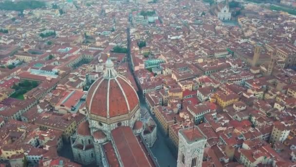 Widok z lotu ptaka na miasto i katedra Santa Maria del Fiore. Florencja, Toskania, Włochy — Wideo stockowe