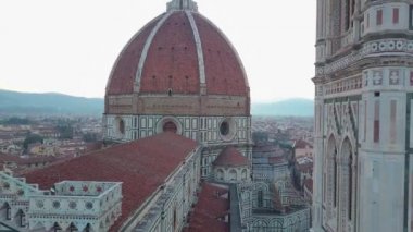 Havadan görünümü şehir ve Santa Maria del Fiore Katedrali. Florence, Toskana, İtalya