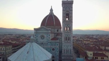 Havadan görünümü şehir ve Santa Maria del Fiore Katedrali. Florence, Toskana, İtalya