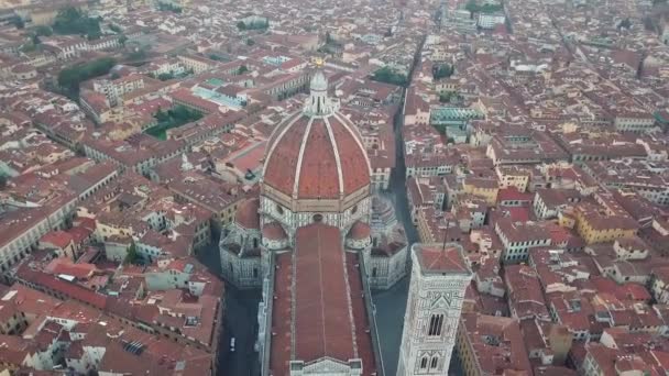 Flygfoto på staden och katedralen Santa Maria del Fiore. Florens, Toscana, Italien — Stockvideo