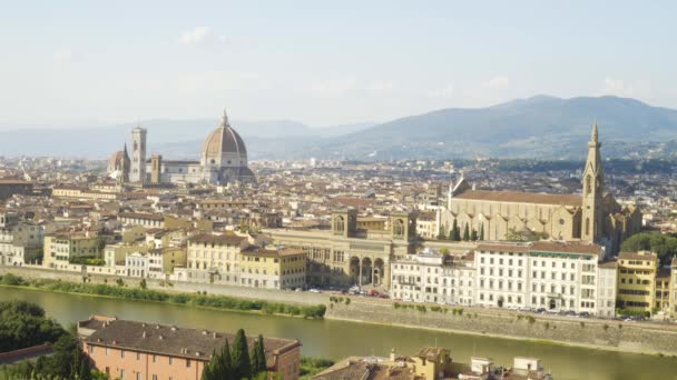 Veduta aerea di Firenze, Toscana, Italia. Volare sui tetti di Firenze . — Video Stock