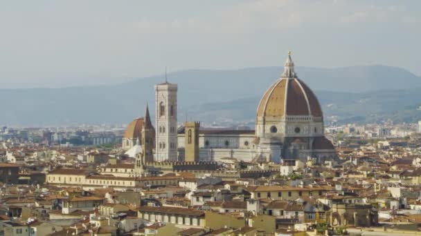 Luftaufnahme von Florenz, Toskana, Italien. über die Dächer von Florenz fliegen. — Stockvideo