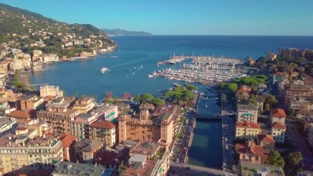 Flygfoto över den italienska rivieran, Rapallo, Italien — Stockvideo