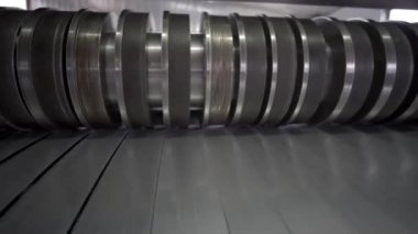 Sac Kesme Makinası çelik boru üretim için. sac dilme makinesi. Endüstriyel makine çelik rulolar için kesmek.