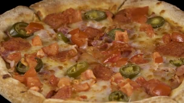 Пицца, начинки для пиццы, спин — стоковое видео