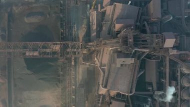Havadan görünümü. Metalurji tesisi. Metal imalat için bitki. Bitkinin üstten görünüm.