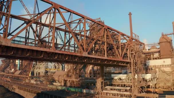 空撮。冶金工場の金属構造物 — ストック動画