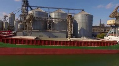 4k - kargo gemisi izleyin. Havadan görünümü