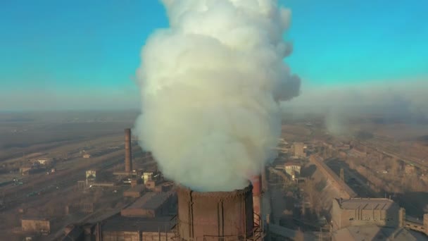 Billowing Buhar gökyüzü doldurma duman yığından süper ağır çekim yakın çekim — Stok video