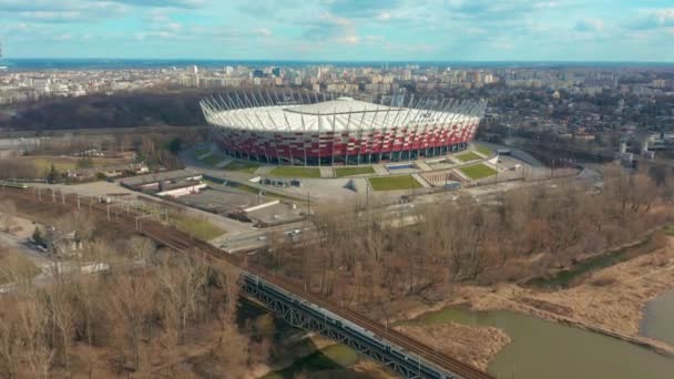 Estableciendo Vista Aérea de Varsovia, Estadio PGE, Centro de la Ciudad, Palacio de Cultura y Ciencia, Palac Kultury i Nauki, Warszawa, Polonia, Polska — Vídeos de Stock