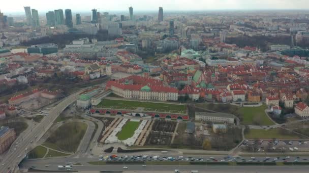 Vista aérea do horizonte de Varsóvia com a cidade velha — Vídeo de Stock