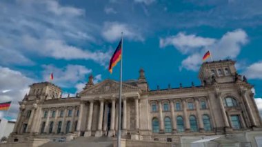 Timelapse. Bundestag ünlü bina Berlin sembollerin biridir