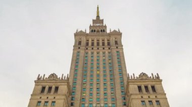 Zaman atlamalı Sarayı Kültür ve bilim, tarihi yüksek katlı bina Varşova, Polonya merkezi spire in