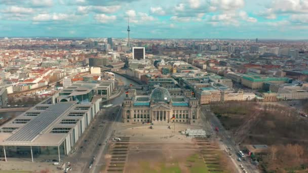 Вид с воздуха. Рейхстага в Берлине 4K — стоковое видео