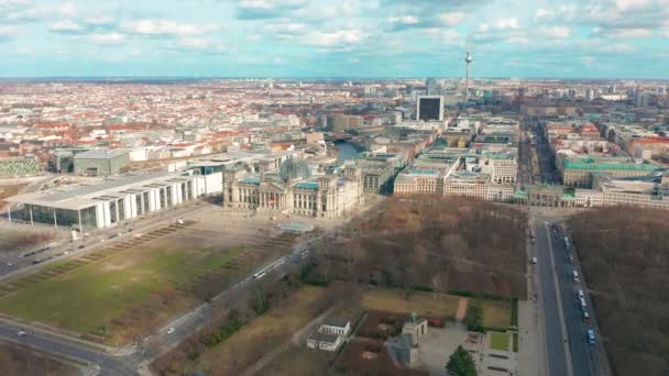 Panorama Berlin Bramy Brandenburskiej i budynku Reichstagu. Widok z lotu ptaka — Wideo stockowe